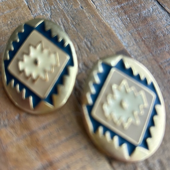 Vintage South West Style Post Earrings with black and gold relief - Picture 2 of 4